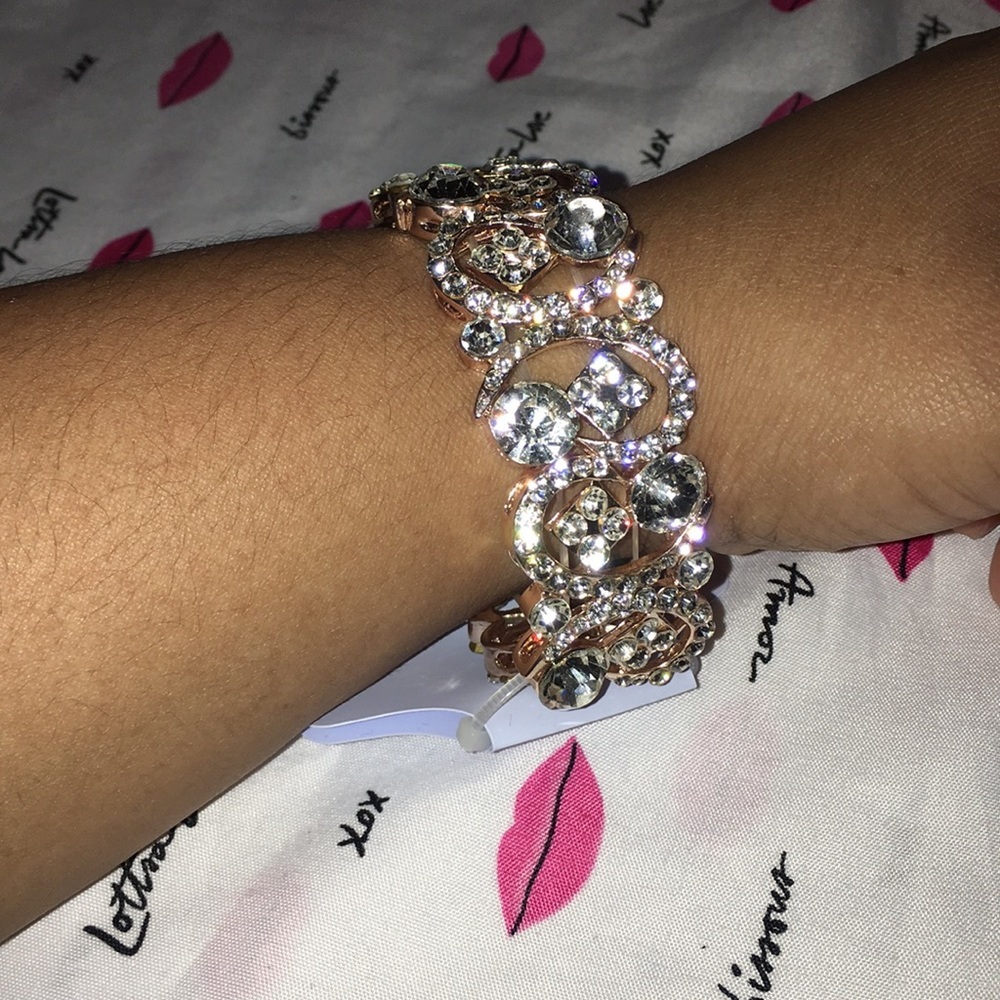 Brand New Ellen Tracy Stretch Bracelet